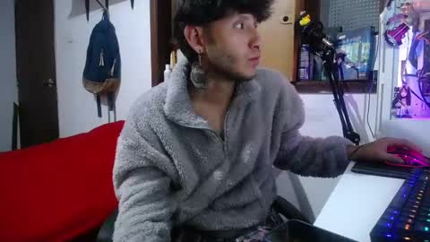 Snapshot of esjrobles chatting on March 5, 6:33 am Esteban online show from March 5, 6:33 am