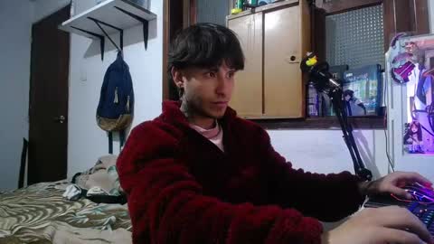 Snapshot of esjrobles chatting on March 7, 12:48 am Esteban online show from March 7, 12:48 am