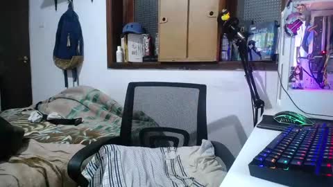 Snapshot of esjrobles chatting on March 7, 6:57 am Esteban online show from March 7, 6:57 am