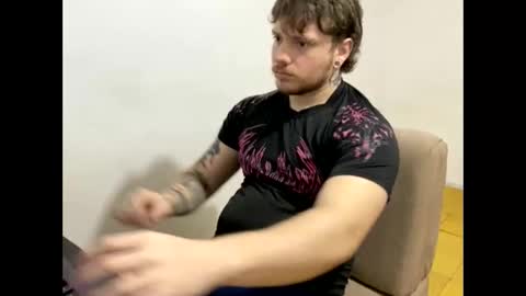 Snapshot of eskol212 chatting on February 3, 6:22 am eskol212 online show from February 3, 6:22 am