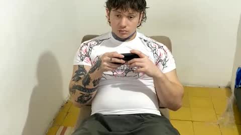 Snapshot of eskol212 chatting on February 20, 1:57 am eskol212 online show from February 20, 1:57 am