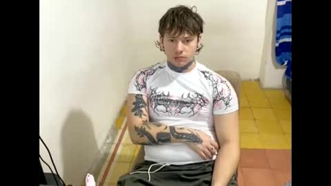 Snapshot of eskol212 chatting on February 20, 9:48 pm eskol212 online show from February 20, 9:48 pm