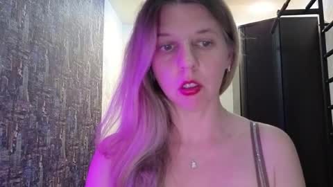 esma347866 online show from July 31, 6:40 pm