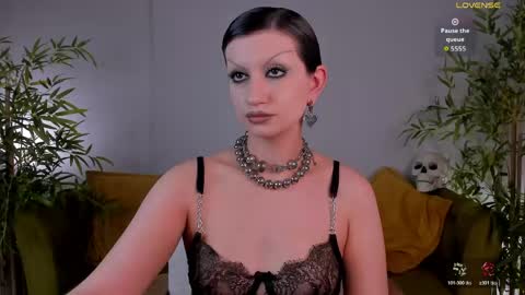 esme_fox online show from April 20, 1:14 pm