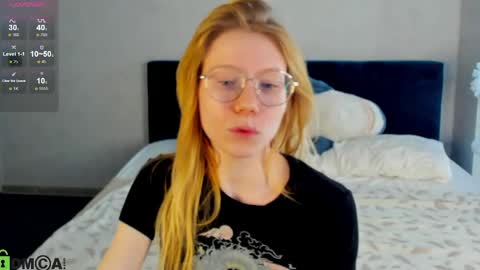 Esme Runn online show from May 21, 3:02 am