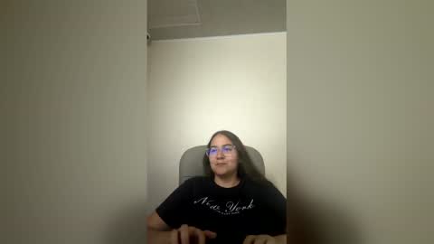 Snapshot of esmeduque_606 chatting on April 16, 12:22 am Esme online show from April 16, 12:22 am