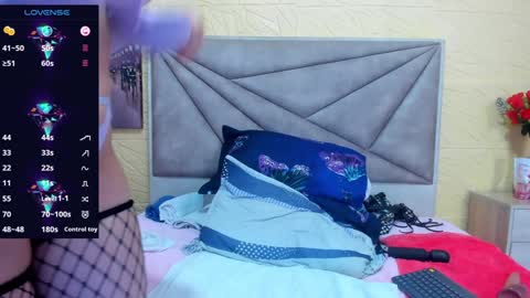 Esmeralda .INDEPENDENT MODEL online Monday to Saturday 3 pm Chicago online show from December 12, 11:58 pm