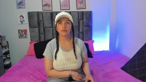 Snapshot of esmeraldaa_sc chatting on June 18, 11:42 pm Perla online show from June 18, 11:42 pm