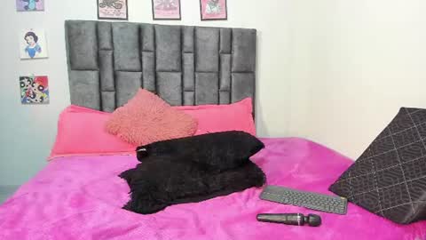 Snapshot of esmeraldaa_sc chatting on June 24, 5:39 am Perla online show from June 24, 5:39 am