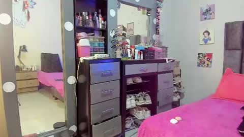 Snapshot of esmeraldaa_sc chatting on July 17, 6:31 am Perla online show from July 17, 6:31 am