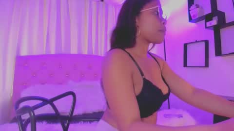 Esmeralda  online show from March 25, 8:48 pm