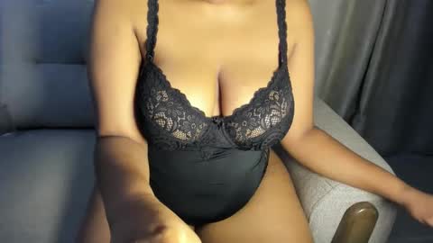 Esme online show from October 2, 11:45 pm
