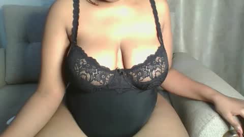Esme online show from October 17, 11:07 pm