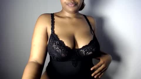 Esme online show from May 30, 1:19 pm