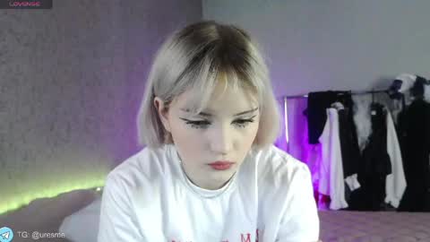 Esme online show from May 17, 12:23 pm