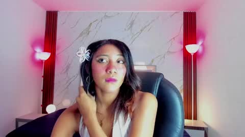 Snapshot of esperanzamora chatting on May 11, 12:00 pm esperanzamora online show from May 11, 12:00 pm