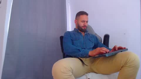 esteban online show from December 5, 7:38 pm