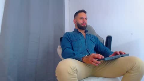 esteban online show from December 15, 12:18 am