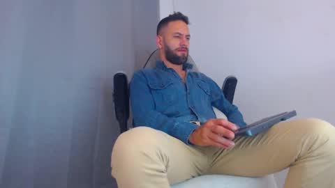 esteban online show from February 20, 1:25 am