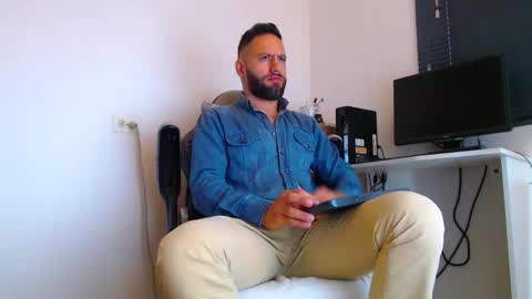 Snapshot of esteban7984068 chatting on February 12, 1:50 pm esteban online show from February 12, 1:50 pm