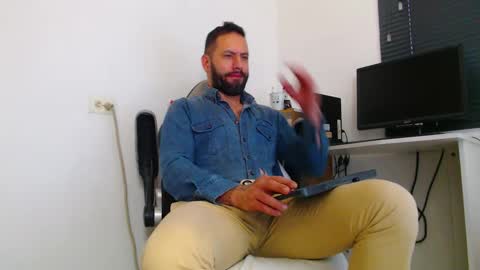 esteban online show from March 10, 3:50 pm