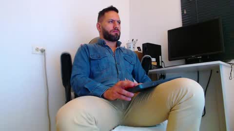 esteban online show from April 20, 1:58 pm