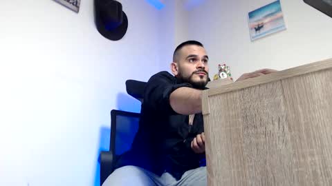 Esteban Fernandez online show from February 20, 4:09 am