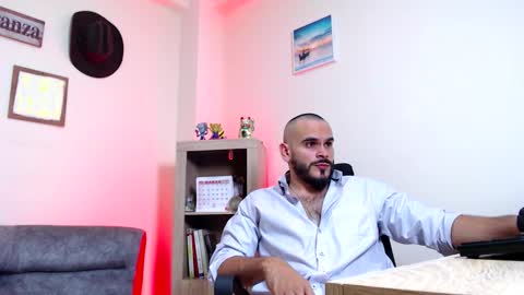 Esteban Fernandez online show from March 24, 3:00 am