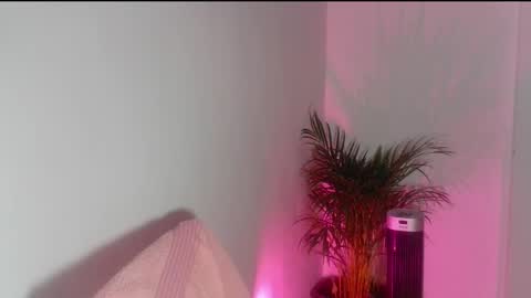 Snapshot of estefa1 chatting on December 13, 7:53 pm estefa1 online show from December 13, 7:53 pm