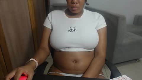 Snapshot of estefania_starlovee chatting on December 3, 10:30 pm estefania_starlovee online show from December 3, 10:30 pm