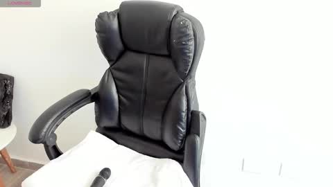 Snapshot of estefanii_r chatting on February 3, 2:22 pm Estefanii R online show from February 3, 2:22 pm