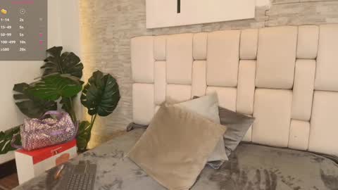 estefany online show from March 8, 11:48 am