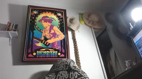 Snapshot of estelamaris1 chatting on December 12, 12:38 am estelamaris online show from December 12, 12:38 am