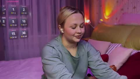 Estella online show from February 19, 4:58 pm