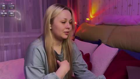 Estella online show from March 14, 6:13 pm