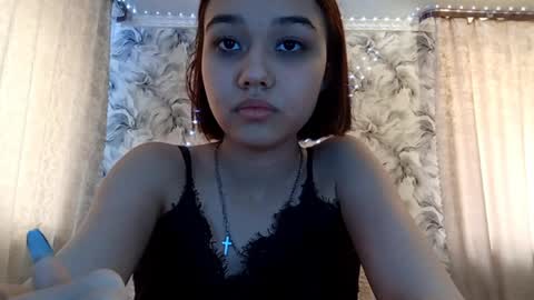Snapshot of estellekirbo chatting on April 1, 1:01 pm estellekirbo online show from April 1, 1:01 pm