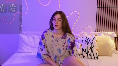Snapshot of ester_hill chatting on January 30, 1:55 am Ester online show from January 30, 1:55 am