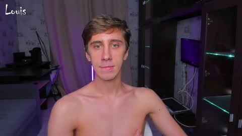 Snapshot of esthetics_boys chatting on December 5, 12:30 am LOUIS online show from December 5, 12:30 am