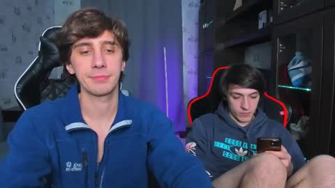 Snapshot of esthetics_boys chatting on February 26, 6:37 am LOUIS online show from February 26, 6:37 am