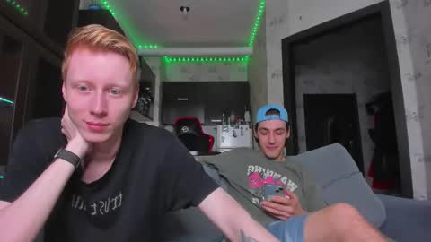 Snapshot of esthetics_boys chatting on September 11, 9:26 pm LOUIS online show from September 11, 9:26 pm