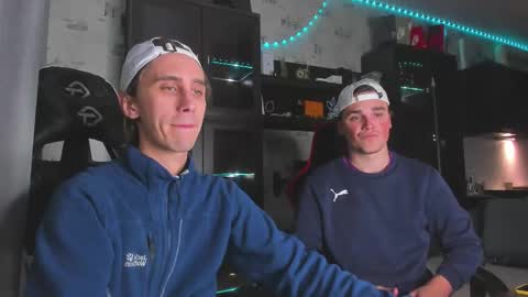 Snapshot of esthetics_boys chatting on September 28, 11:43 pm LOUIS online show from September 28, 11:43 pm