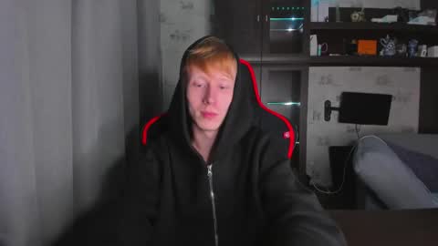 Snapshot of esthetics_boys chatting on October 1, 8:15 pm LOUIS online show from October 1, 8:15 pm