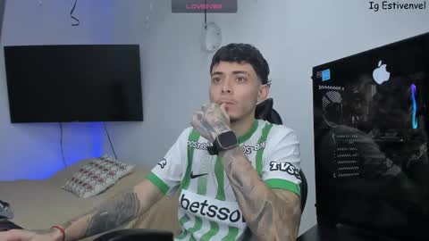 estivenvel online show from February 15, 3:09 pm