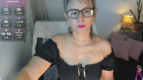 Snapshot of estrellah__ chatting on February 26, 9:10 am - E S T R E L L A M I L F - online show from February 26, 9:10 am