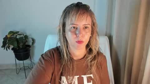 Snapshot of estrellah__ chatting on October 5, 4:11 am - E S T R E L L A M I L F - online show from October 5, 4:11 am