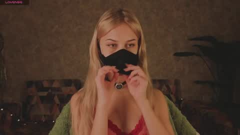 Sophia online show from April 3, 9:13 pm