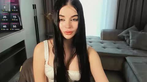 Hi there Im Emma online show from October 16, 9:21 am