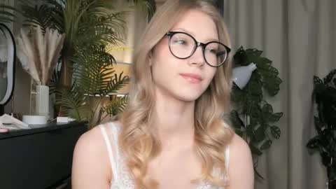 Natalie online show from September 12, 5:51 am