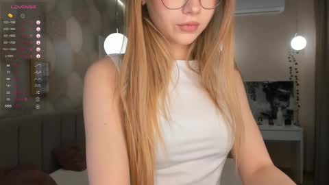 Snapshot of ethalhatchell chatting on March 3, 4:56 pm Elsa online show from March 3, 4:56 pm