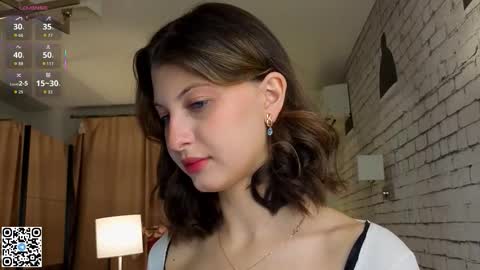 Snapshot of ethalhatchell chatting on October 22, 6:18 pm Elsa online show from October 22, 6:18 pm